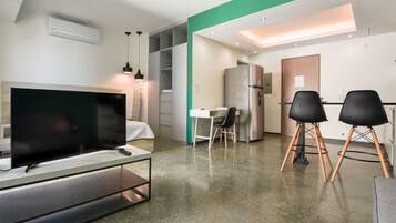 1 bedroom, desk, iron/ironing board, WiFi