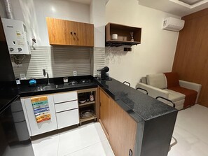 Private kitchen - Studio apartment on the Copacabana beach block. (Rio de Janeiro)