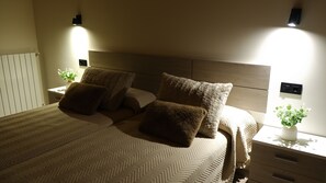 Blackout curtains, iron/ironing board, free WiFi - Las Casucas de Somavía  (San Miguel de Aguayo)