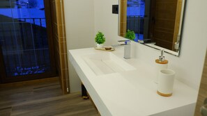 Bathroom - Las Casucas de Somavía  (San Miguel de Aguayo)