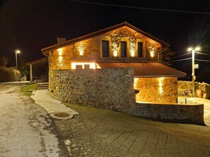 Exterior - Las Casucas de Somavía  (San Miguel de Aguayo)