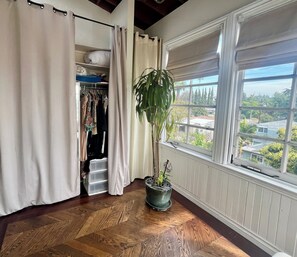Interior - Gorgeous dream house 1 plus in Silver Lake Los Angeles, Stunning views! Peaceful (Los Angeles)