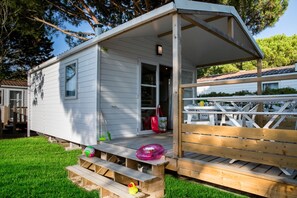 Unclassified image, 2 of 26, button - CampingSpa - Confort 1 TV - 3p (1) (La Couarde-sur-Mer)