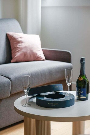 TV - ClickYourFlat 255 - Cosy Apt - Arc de Triomphe (Paris)