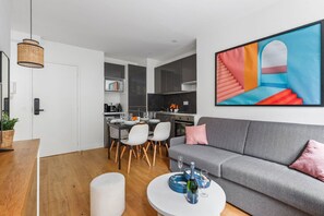 TV - ClickYourFlat 255 - Cosy Apt - Arc de Triomphe (Paris)