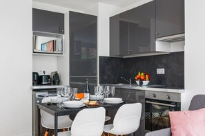Fridge, microwave, oven, coffee/tea maker - ClickYourFlat 255 - Cosy Apt - Arc de Triomphe (Paris)