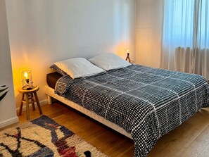 3 habitaciones, tabla de planchar con plancha, cuna de viaje y wifi 