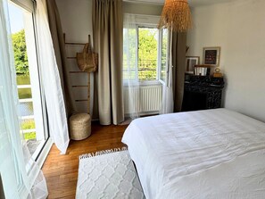 3 bedrooms, iron/ironing board, WiFi, bed sheets - Cozy house next to the Mayenne River (Saint-Jean-sur-Mayenne)