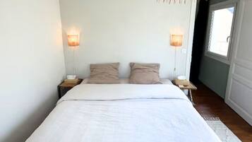 3 habitaciones, tabla de planchar con plancha, wifi y ropa de cama