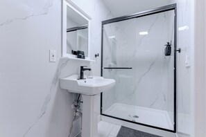 Shower, hair dryer, towels, soap - Paradise by the Gulf - Unit B - 460 steps to the beach~Private Heated Swim Spa (Indian Rocks Beach)