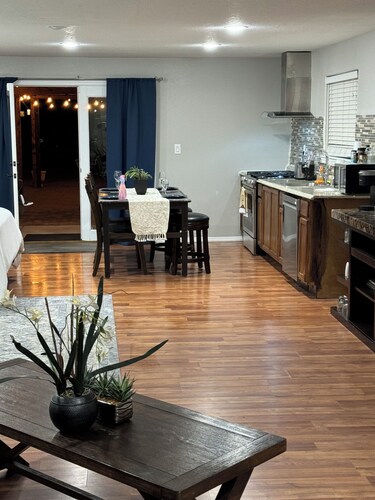 Red Rock Retreat  Cozy Private Studio