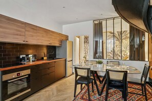 Apart Daire | 4 yatak odası, İnternet 