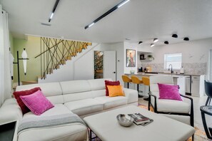 TV, books - Birds of Paradise: Relaxing Coastal Escape (New Smyrna Beach)