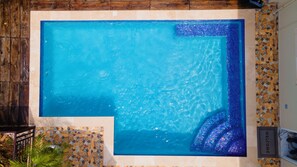 Pool - Comfortable 1-bedroom apartment with breath take views. (Kingston 19)