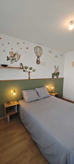2 chambres, lit parapluie, Wi-Fi gratuit, draps fournis