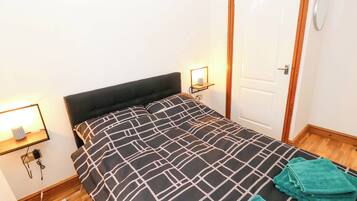 2 dormitoris, decoració individual i mobiliari individual