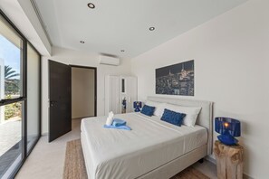 4 slaapkamers, een strijkplank/strijkijzer, reisbedje, gratis wifi