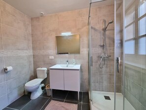 Bathroom - Cottage, pets allowed - 14 guests between Pilat and Lyonnais (Saint-Romain-en-Jarez)