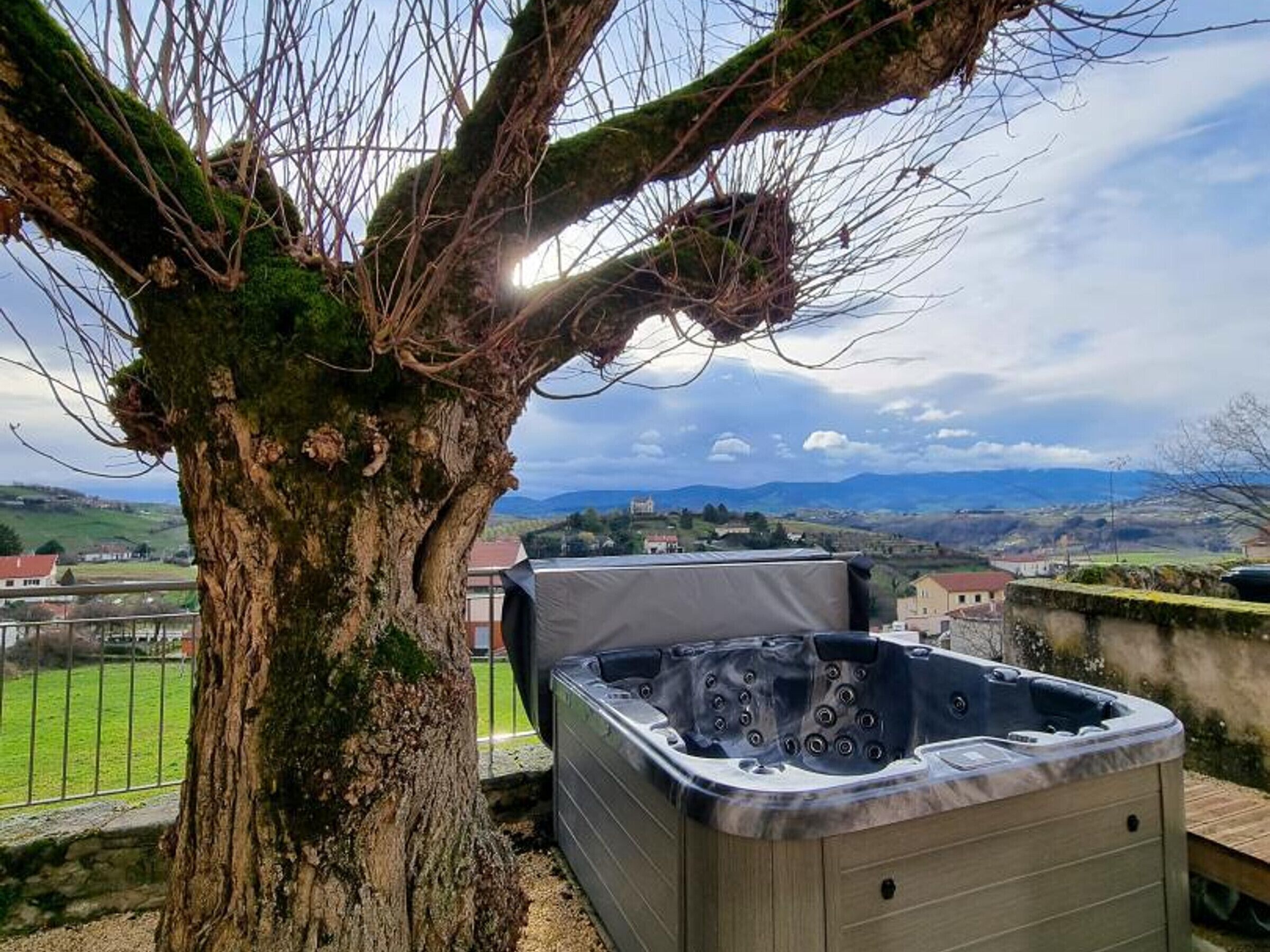 Tina de hidromasaje al aire libre