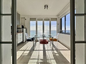 Dining - Studio with stunning sea view - 2 guests (Saint-Cyr-sur-Mer)