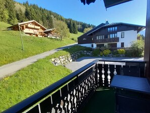 Property grounds - Comfortable chalet with parking - 4 guests (Les Gets)