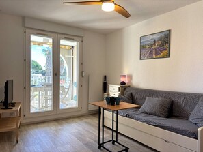 TV - Apartment with sea view - 4 guests (La Londe-les-Maures)