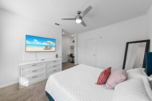 Desk, WiFi, bed sheets - Endless Vacation Resort: 2BR Apartment (Jacksonville)