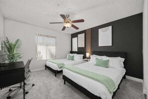 2 bedrooms, iron/ironing board, travel cot, WiFi - Pet Frndly, Modern 2BR Near ASU, Pool, Grill, Prking (Tempe)