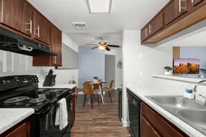 Fridge, microwave, oven, stovetop - Pet Frndly, Modern 2BR Near ASU, Pool, Grill, Prking (Tempe)