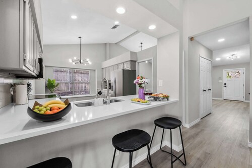 Beautiful 4BR 2B Home with Pool Near AT&T Stadium