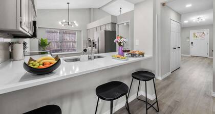 Beautiful 4BR 2B Home with Pool Near AT&T Stadium