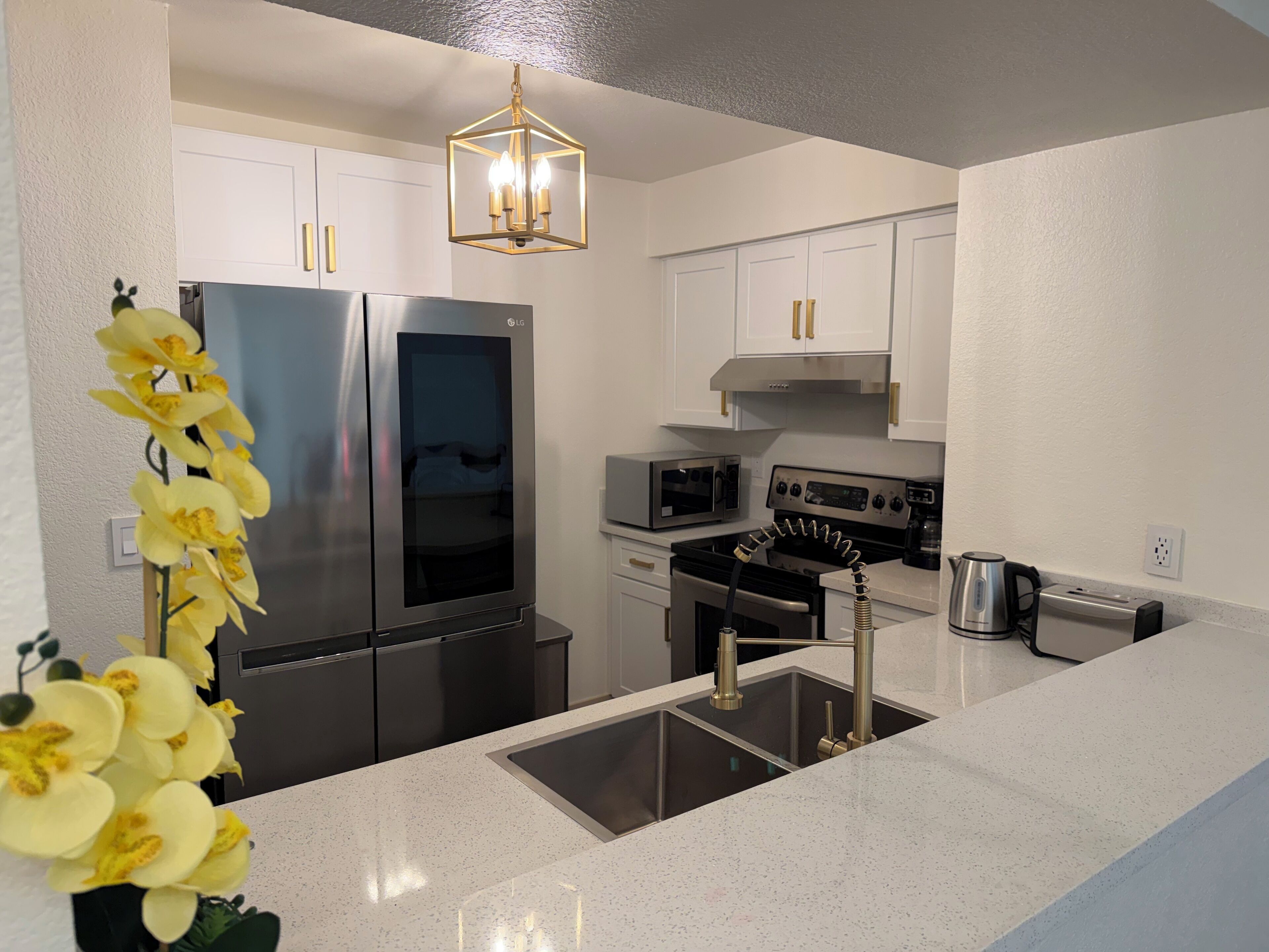 Micro-ondes, four, plaque de cuisson, lave-vaisselle