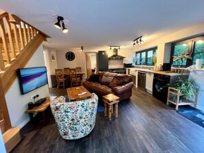 TV - Morston Mews -  a self catering cottage that sleeps 6 guests  in 3 bedrooms (Morston)
