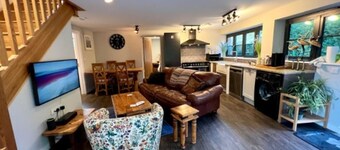 Morston Mews -  a self catering cottage that sleeps 6 guests  in 3 bedrooms
