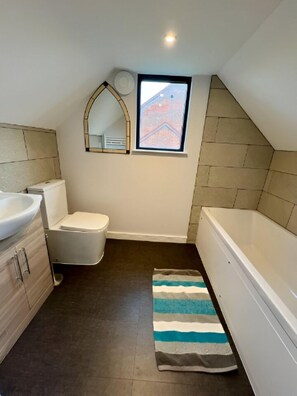 Shower - Morston Mews -  a self catering cottage that sleeps 6 guests  in 3 bedrooms (Morston)