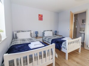 2 bedrooms, individually decorated, individually furnished, free WiFi - Fleetwood (Richmond)