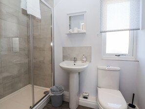Shower, hair dryer - Fleetwood (Richmond)