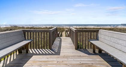 Dunes B2 - BRAND NEW - Oceanfront with Pool in OIB