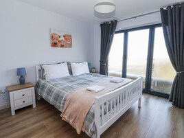 1 habitación, decoración personalizada y muebles diferentes 