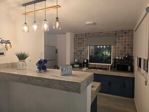 Microwave, coffee/tea maker, toaster, blender - VILLA LOLHA, an oasis in the mexican caribbean, flora and fauna (Cancún)