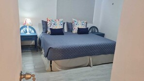 2 chambres, coffres-forts dans les chambres, fer et planche à repasser