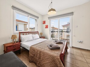 2 bedrooms, iron/ironing board, free WiFi, bed sheets - Sirena Nest Villa | 2BR Walk to Beach (Protaras)