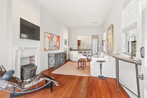 Unclassified image, 2 of 21, button - Chic Uptown 3bed next to Magazine & Audubon Park (New Orleans)