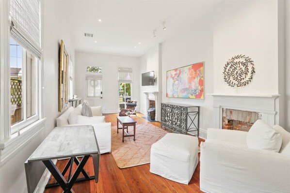 Unclassified image, 1 of 21, button - Chic Uptown 3bed next to Magazine & Audubon Park (New Orleans)