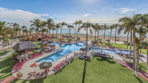 A resort pool area with multiple swimming pools, lounge chairs, and palm trees. - Cozy 1-bedroom deluxe condo with AC in lovely San José del Cabo (San José del Cabo)