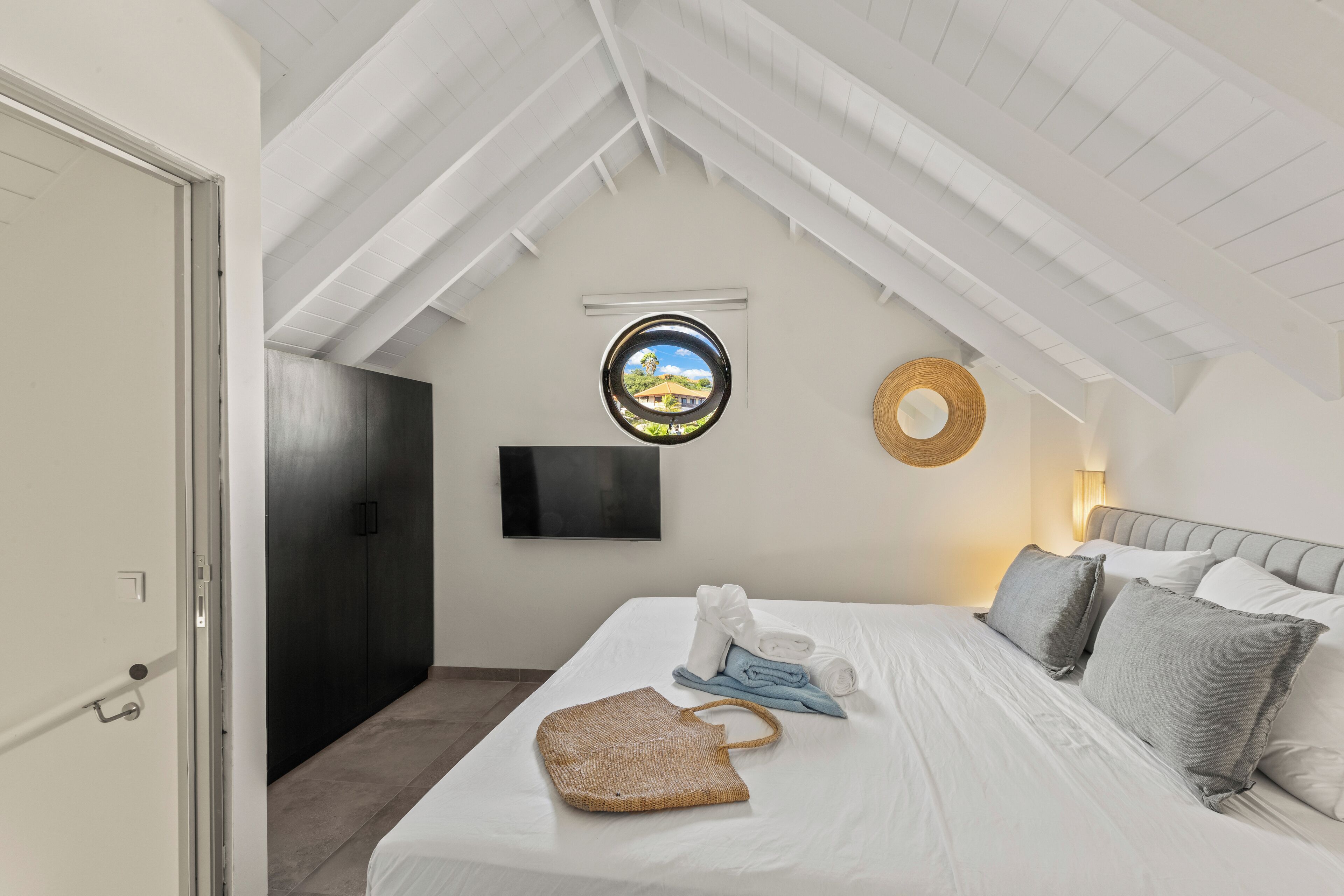 4 bedrooms, in-room safe, iron/ironing board, travel cot