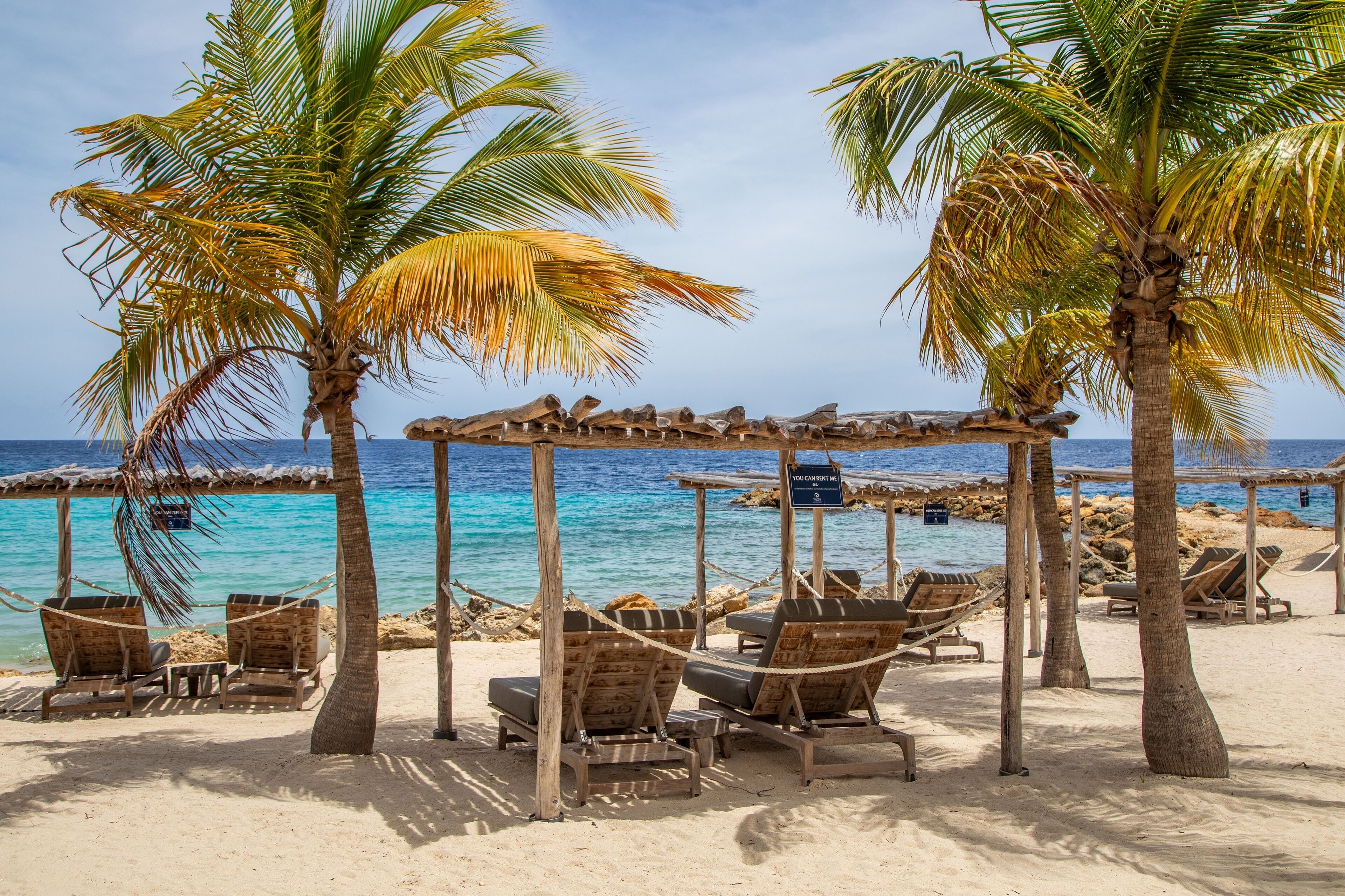 Beach nearby, sun-loungers, beach towels