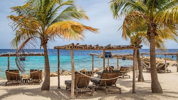 Beach nearby, sun-loungers, beach towels