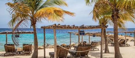 Beach nearby, sun-loungers, beach towels