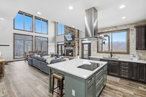 Fridge, microwave, oven, stovetop - Luxury Cabin, spectacular views, Hot Tub, Theater (Gatlinburg)